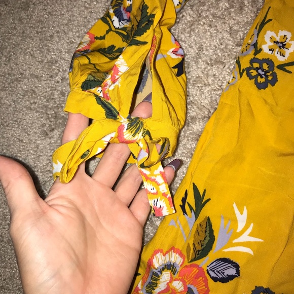Yellow flowers dress - Picture 3 of 4
